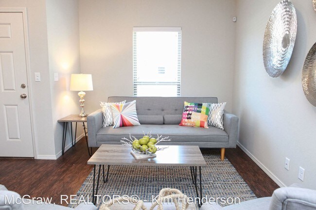 Building Photo - 5008 S Quaker Ave