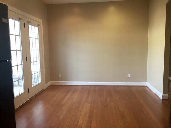 Building Photo - 516 Capstone Dr