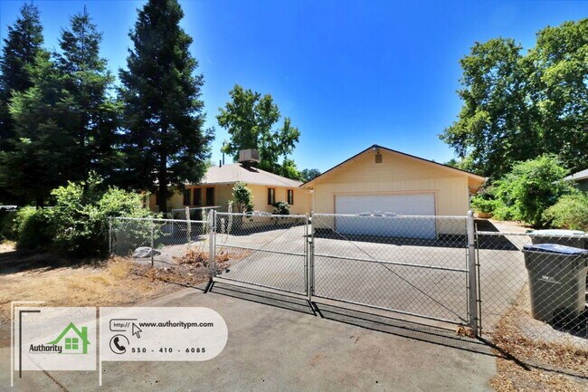 Foto del edificio - 4465 Red Bluff St