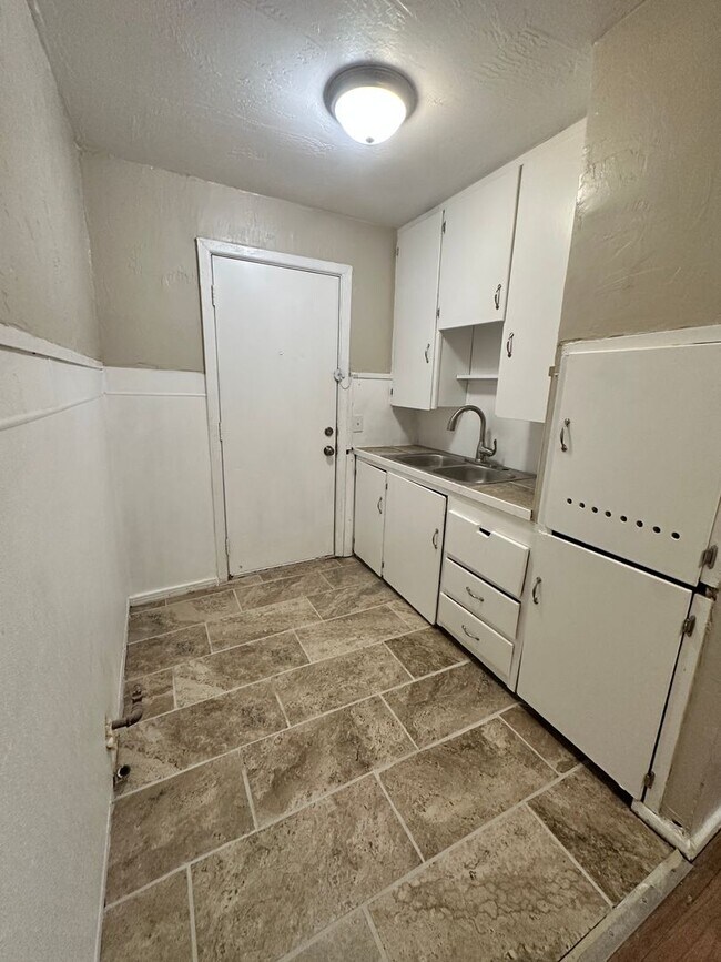 Foto del edificio - 212 SW 37th Ave