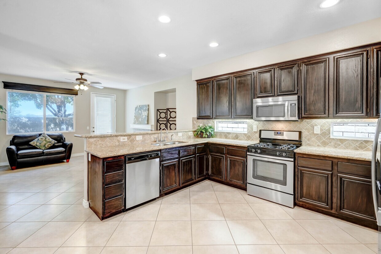 Primary Photo - 6856 Coventry Ct