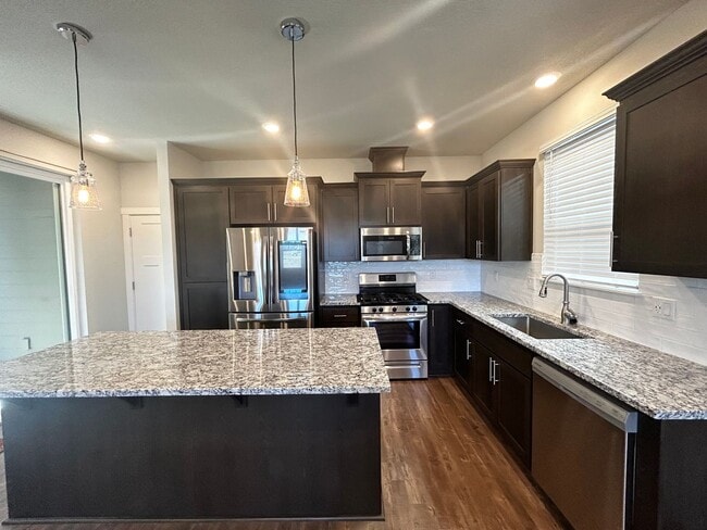 Foto del edificio - New 4 Bedroom North Plains Home!!!