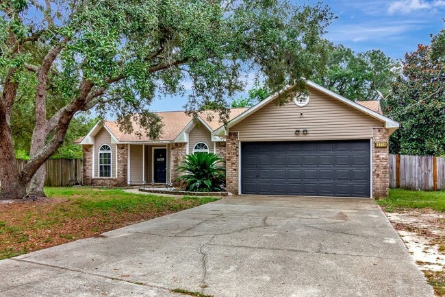 Building Photo - 3 Bedroom in Navarre! Move In $200 off 1st...