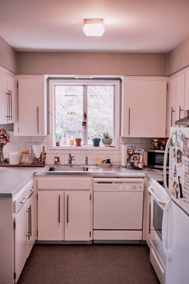 Foto del edificio - 4009 SE Brooklyn St