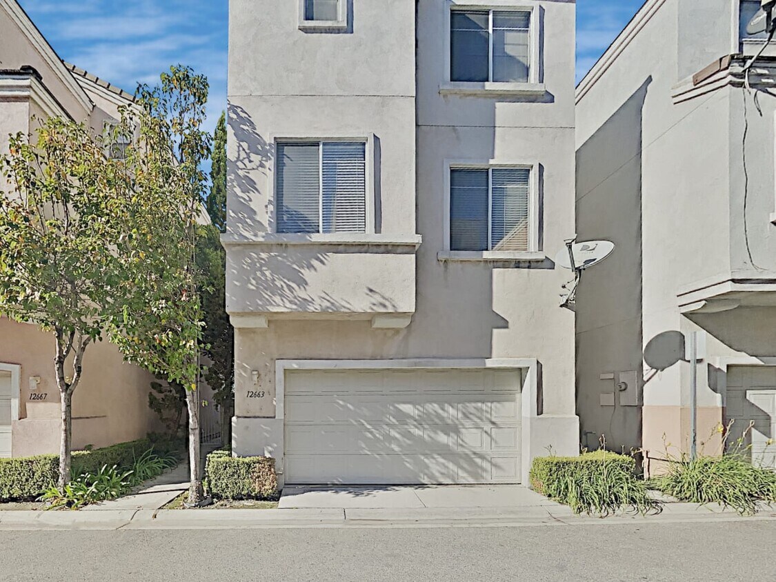12663 Antigua Ct House Rental in Lynwood, CA