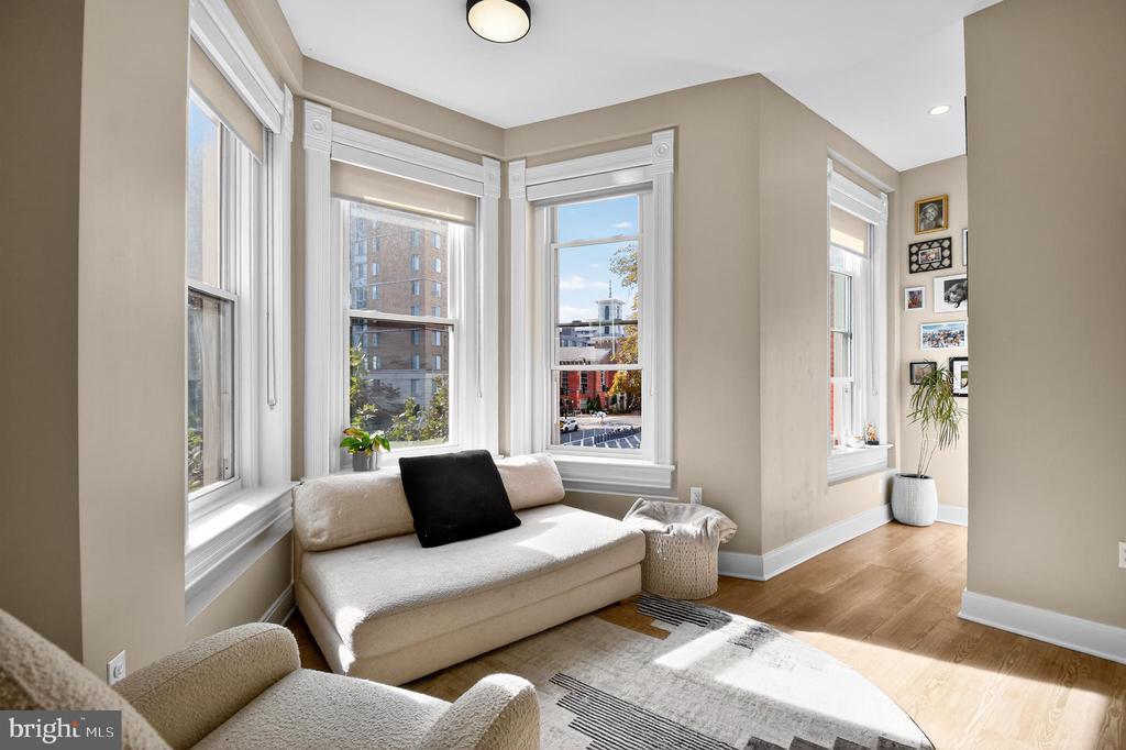 Primary Photo - 459 Massachusetts Ave NW