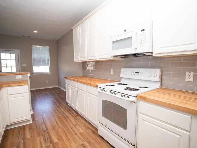 Building Photo - 13147 Peppergate Ln