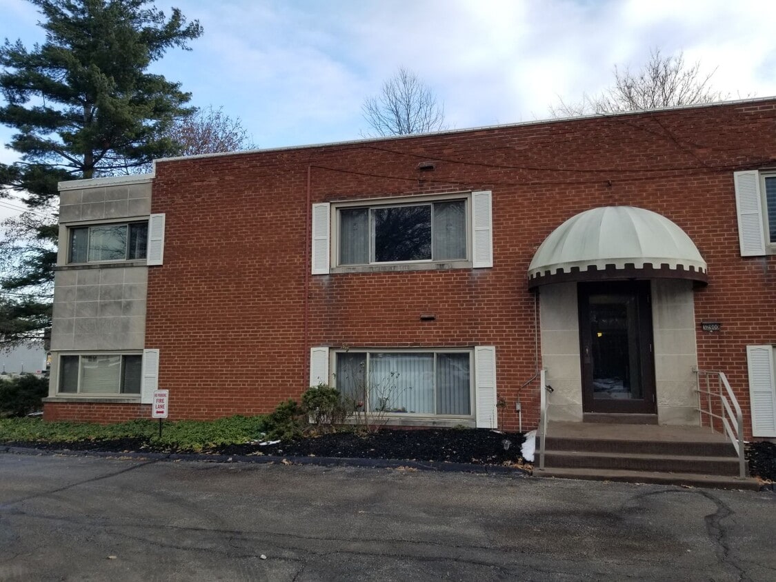 32900 Aurora Rd Unit 200, Solon, OH 44139 Condo for Rent in Solon, OH