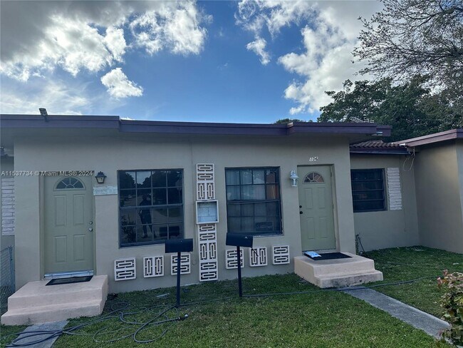 Foto del edificio - 10600 NW 5th Ave