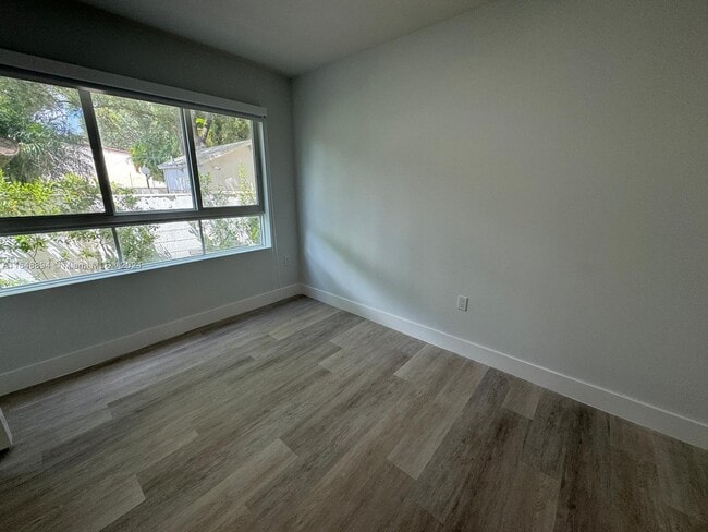 Building Photo - 2555 NE 193rd St
