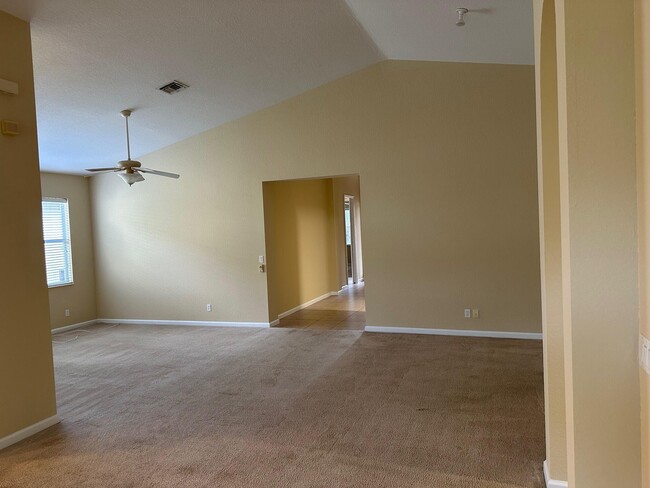 Building Photo - 1148 SE Fleming Way
