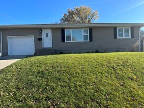 Building Photo - 1694 Earl Dr