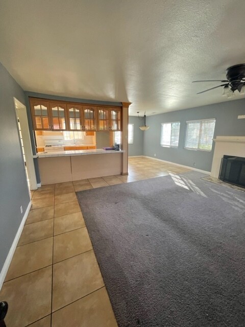 Foto del edificio - 928 N Sperry Dr