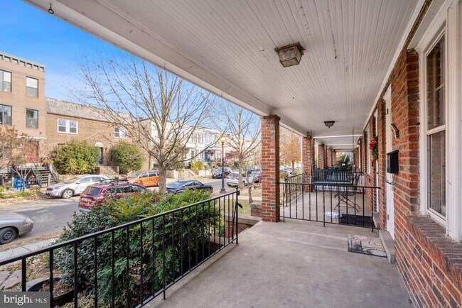 Foto del edificio - 1403 K St SE