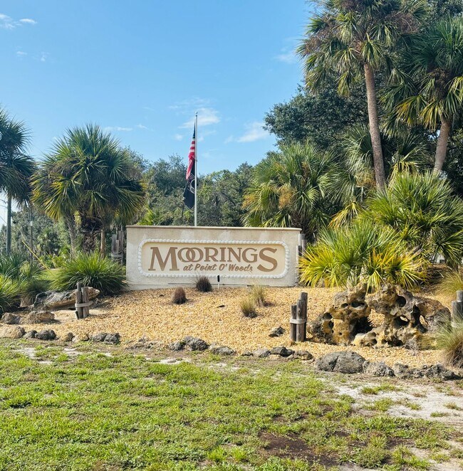 Foto del edificio - Waterfront Living in The Moorings at Point O' Woods! 3/2 ***Won't Last***