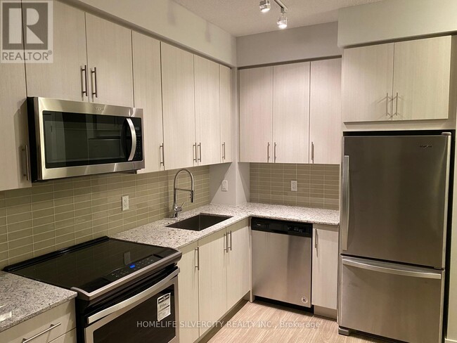Building Photo - 4085-4085 Parkside Village Dr