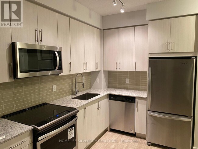 Photo du bâtiment - 4085-4085 Parkside Village Dr