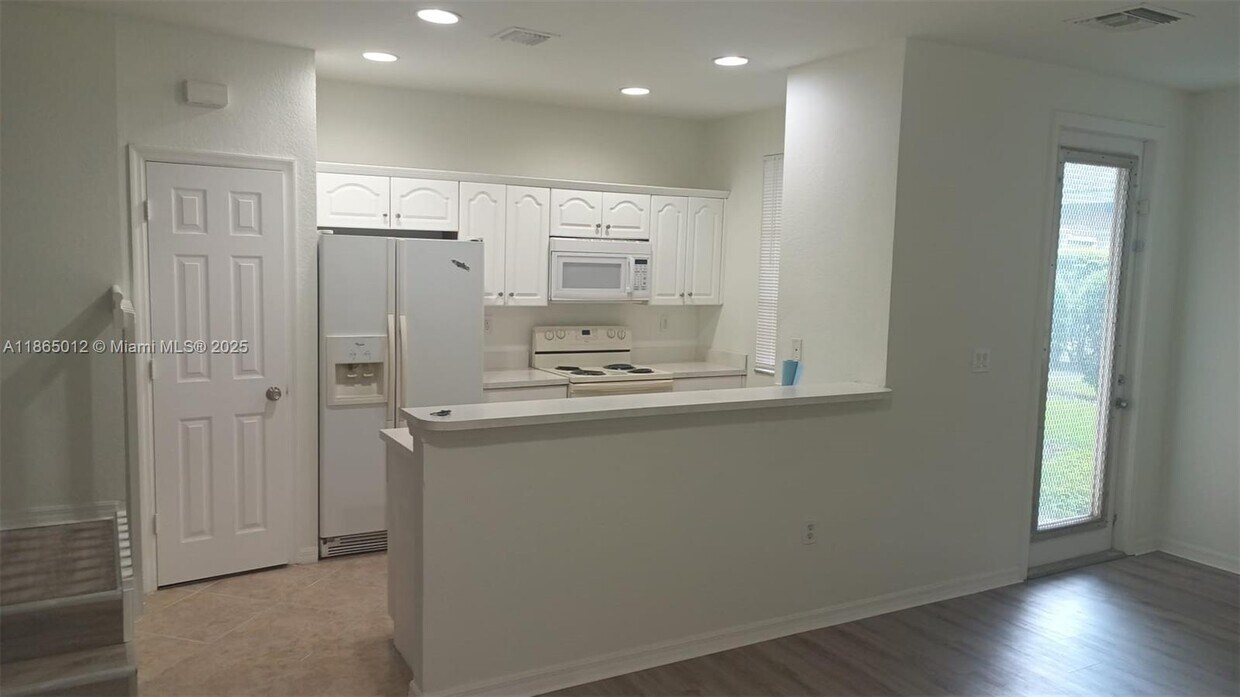 Foto principal - 6042 SW 19th Ct