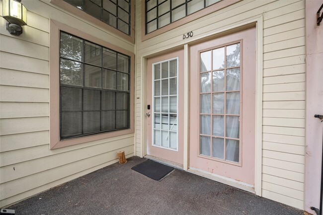 Building Photo - 16800 Sugar Pine Dr
