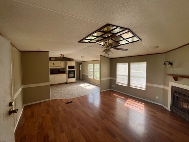 Building Photo - 3 Bedroom 2 Bathroom Mobile Home in Moss B...