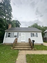 Building Photo - 124 Miller St