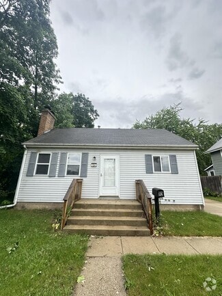 Building Photo - 124 Miller St