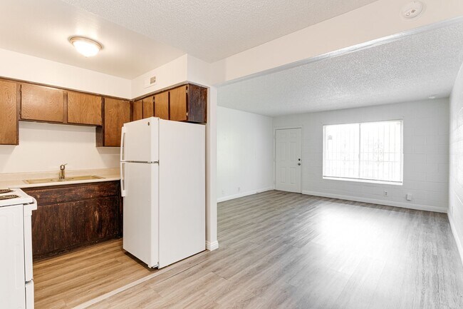 Foto del edificio - Charming Upstairs Unit with Prime Location...