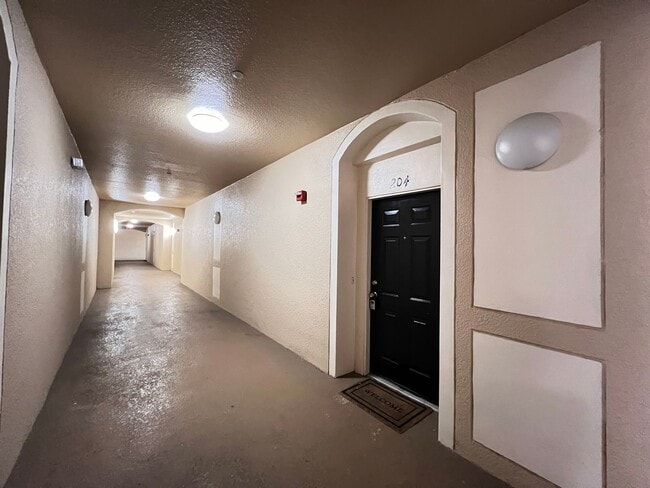 Foto del edificio - APARTMENT IN THE METROWEST AREA!