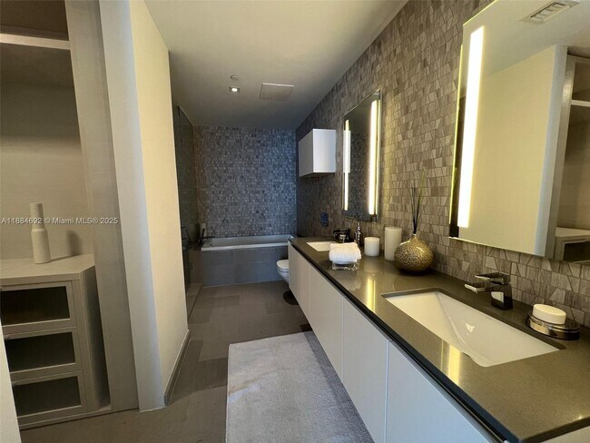 Foto del edificio - 88 SW 7th St