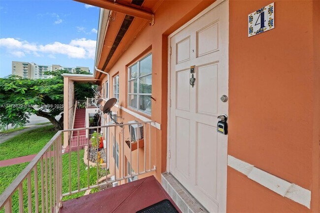 Foto del edificio - 3571 SW 10th St