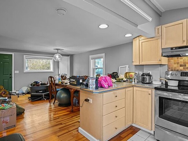 Building Photo - 22 Third School St