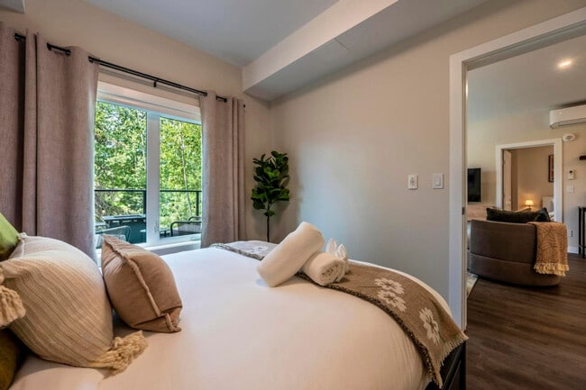 Photo du bâtiment - 901-907 7 St N