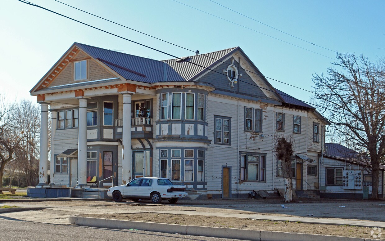 Primary Photo - 409 N Kimball Ave
