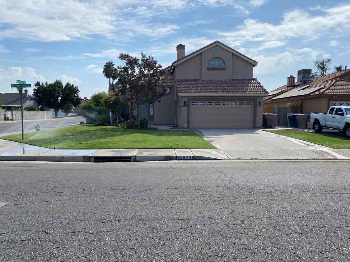 Foto principal - 6209 Ambergrove St