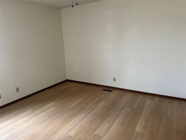 Foto del edificio - 1338 N Washington Ave