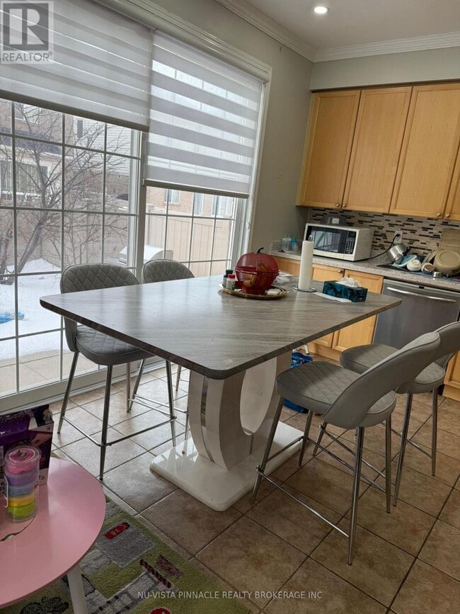 Building Photo - 205 Valleyway Dr