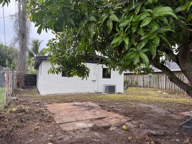 Foto del edificio - 2713 NW 6th Ct