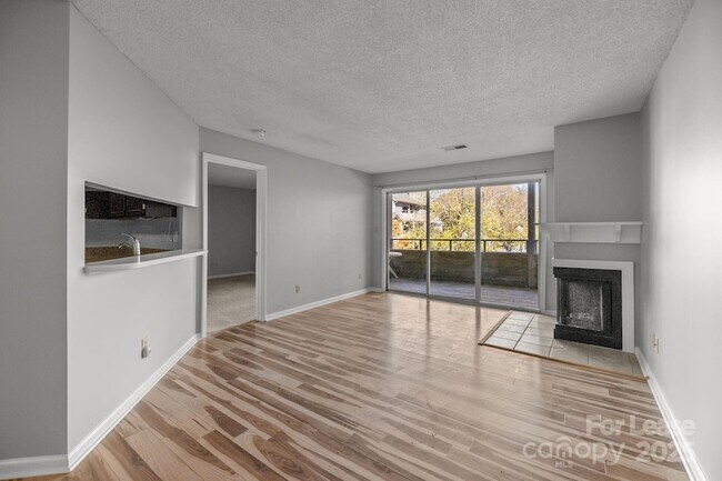 Foto del edificio - 2505 Stockbridge Dr