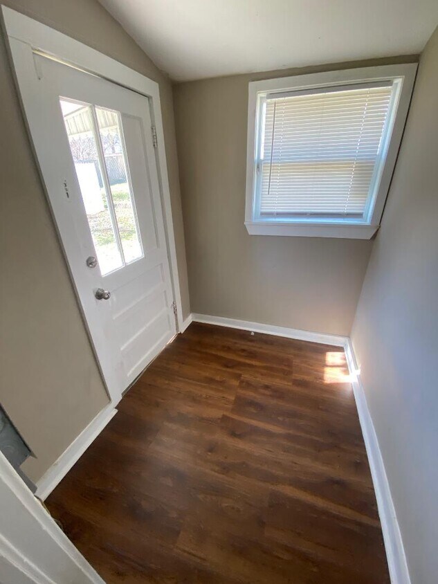 Foto principal - 609 N Selvidge St