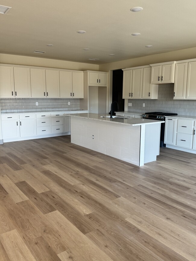 Building Photo - 313 Cowboy Ln