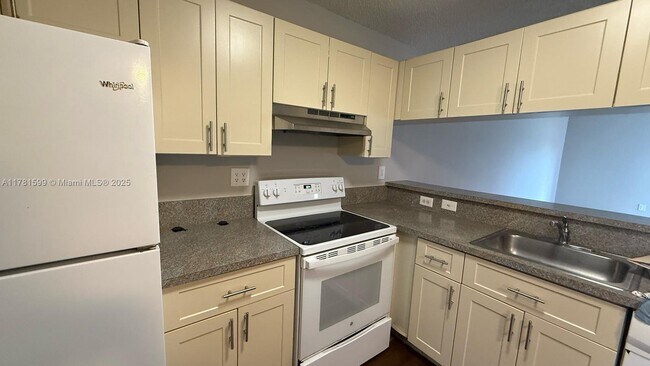 Building Photo - 9933 Nob Hill Ct