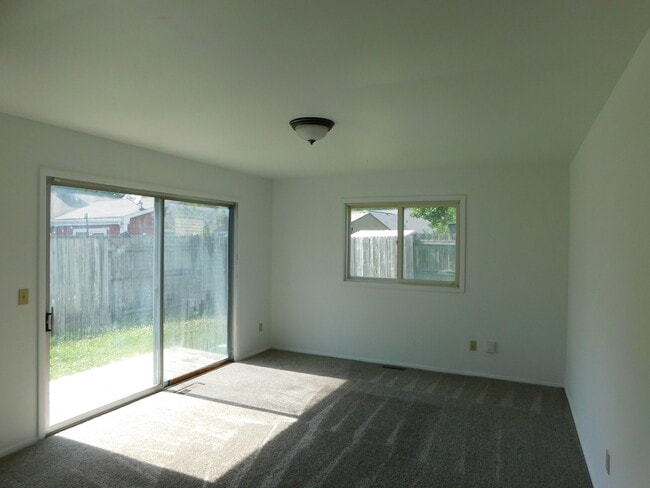 Building Photo - 163 Tealwood Rd