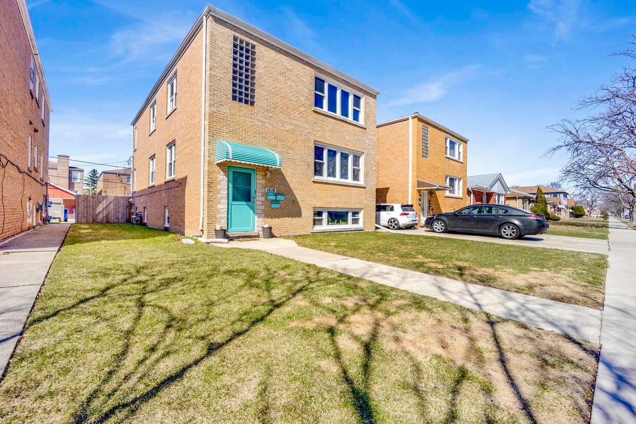 Primary Photo - 1616 N 17th Ave