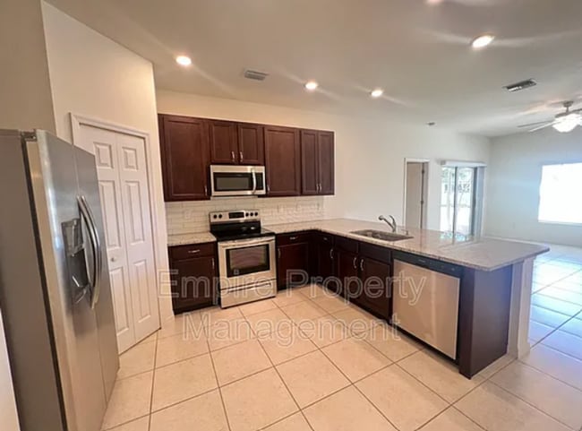 Building Photo - Charming 3 Bed 2 Bath with Screened Lanai in North Port