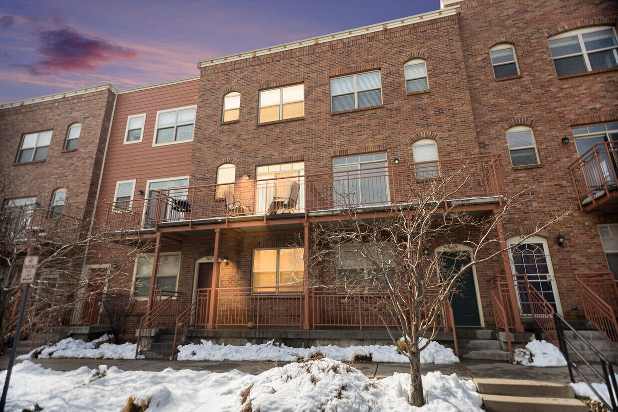 Primary Photo - 2 Bedroom 2 Bath Unit in Arvada