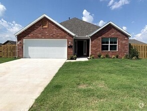 Building Photo - 428 Concho St