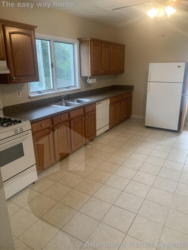 Building Photo - Watertown 2+ Bedroom - Parking Included