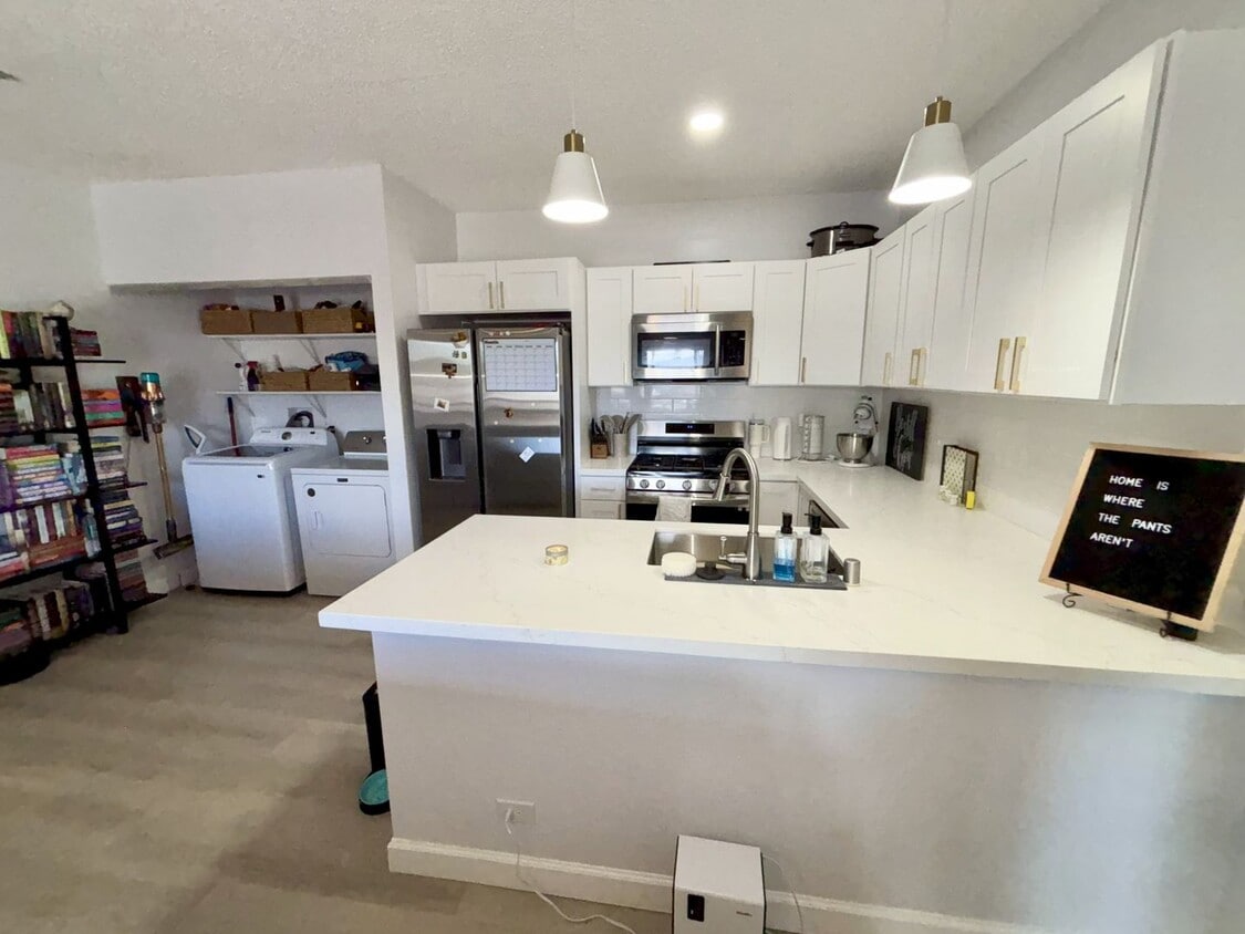 2 (PRIVATE) BDRM/2-FULL (ON-SUITE) BATHS I... - 2 (PRIVATE) BDRM/2-FULL (ON-SUITE) BATHS I...