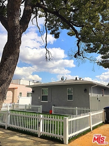 Primary Photo - 330 W Valencia Ave