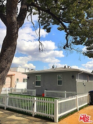 Primary Photo - 330 W Valencia Ave
